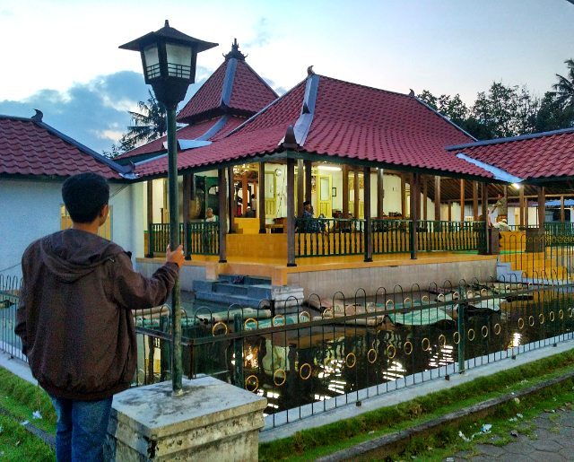 Pathok Negoro Plosokuning Tugu Wisata