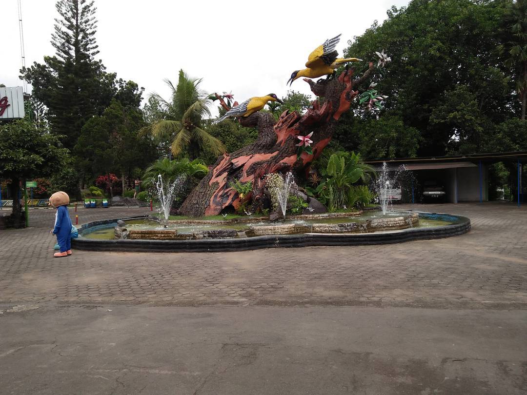 Taman Kyai Langgeng Magelang Tugu Wisata