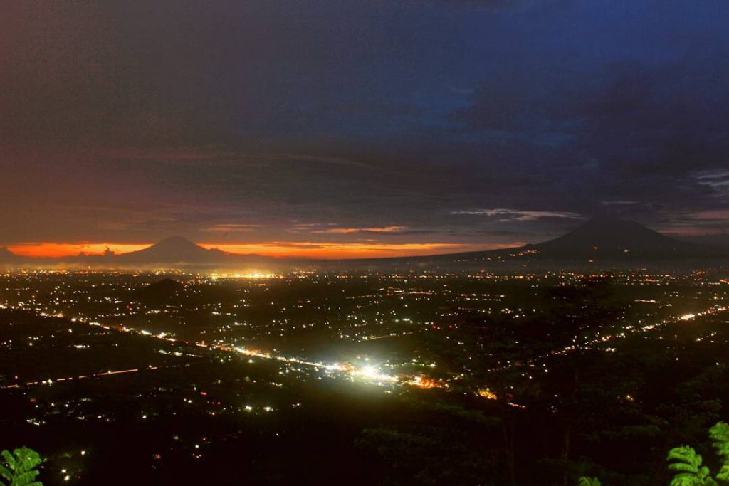 bukit bintang tugu wisatabukit bintang tugu wisata