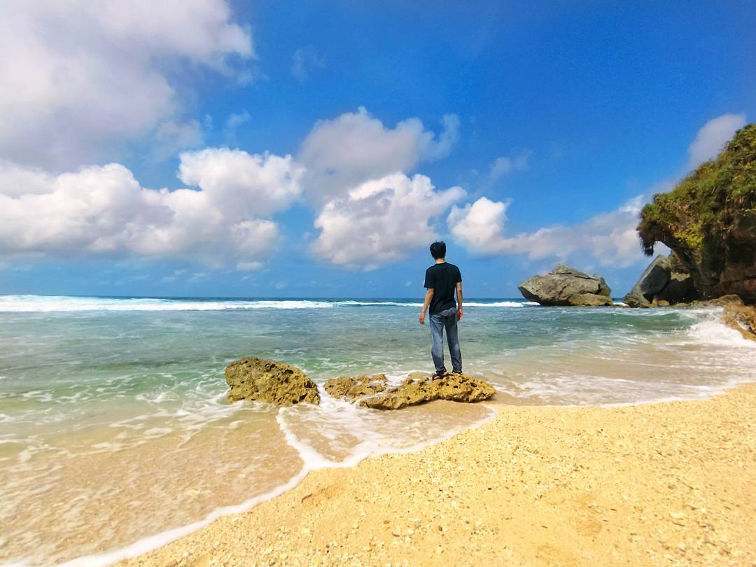 Pantai Nglangkap Gunungkidul Tugu Wisata