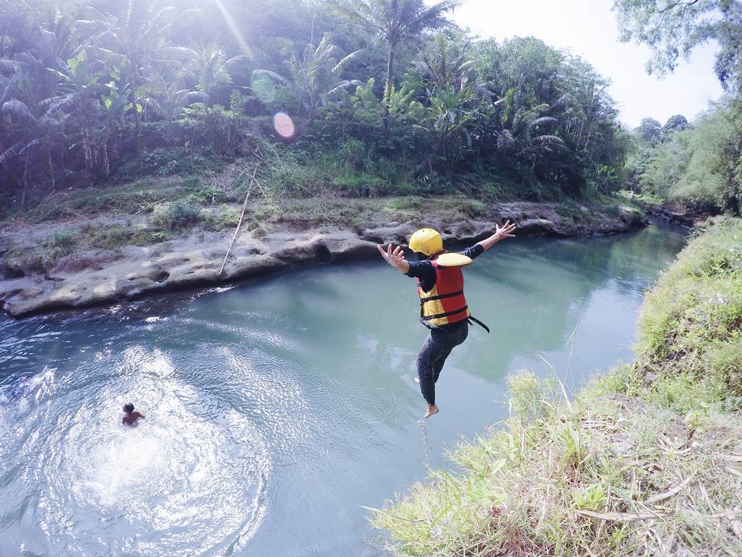 rafting sungai elo tugu wisata