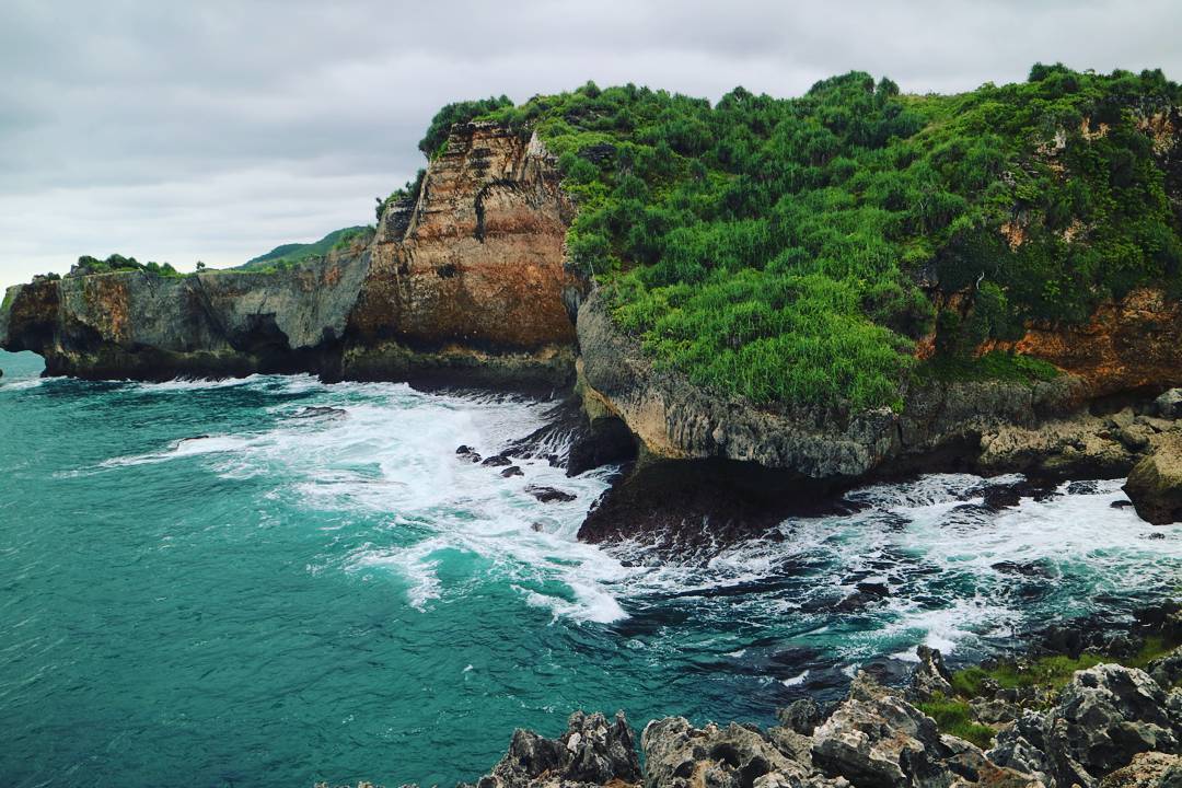 Pantai Mbirit Gunungkidul Tugu Wisata