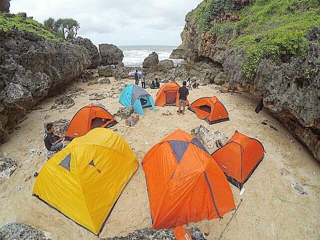 Pantai Mbirit Gunungkidul Tugu Wisata