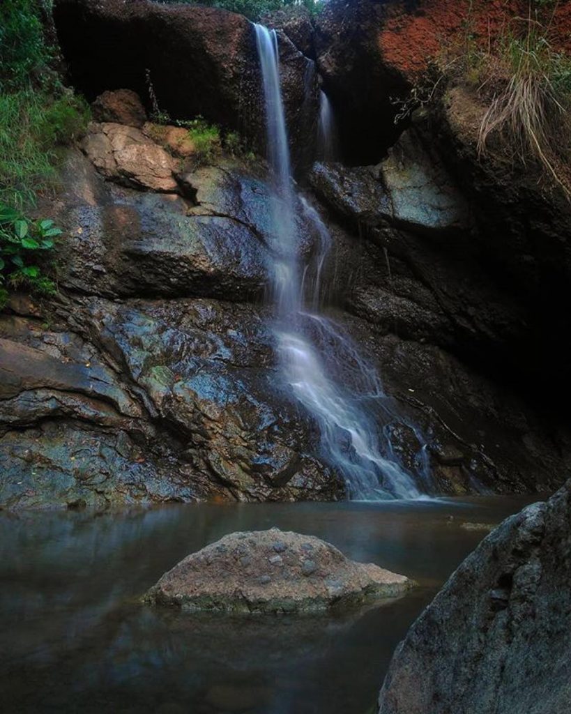 air terjun seribu batu imogiri tugu wisata