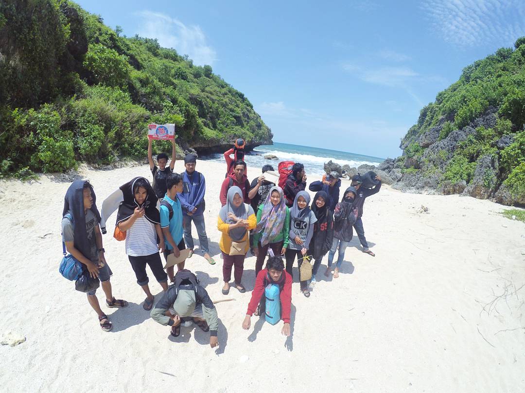 Pantai Ngluen Yogyakarta Tugu Wisata