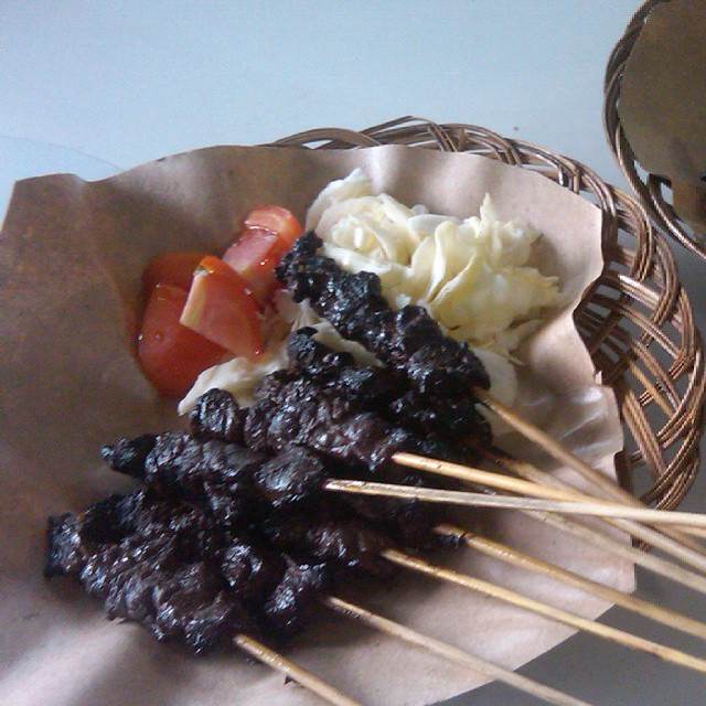 Sate Kuda Gondolayu Tugu Wisata