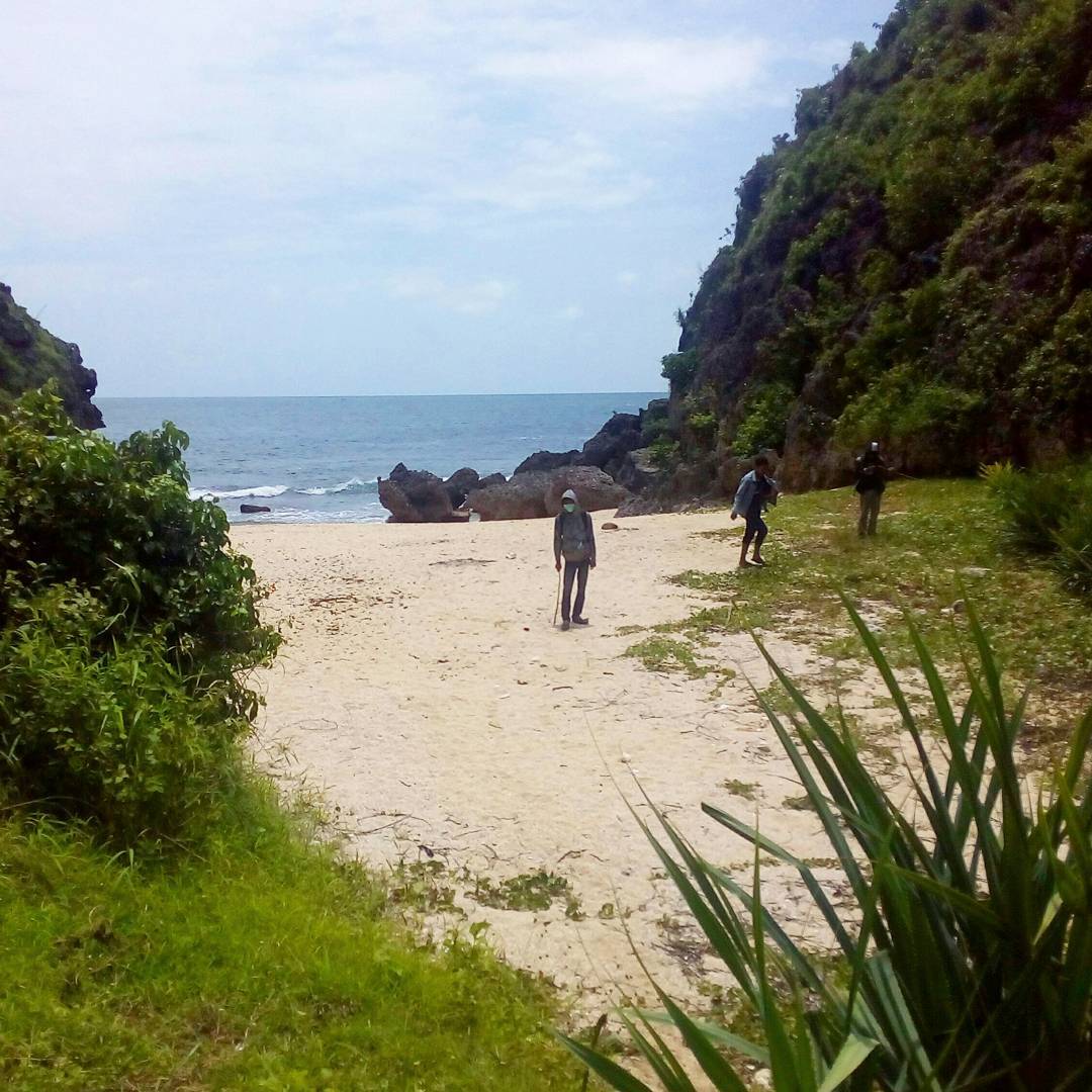 Pantai Ngluen Yogyakarta Tugu Wisata