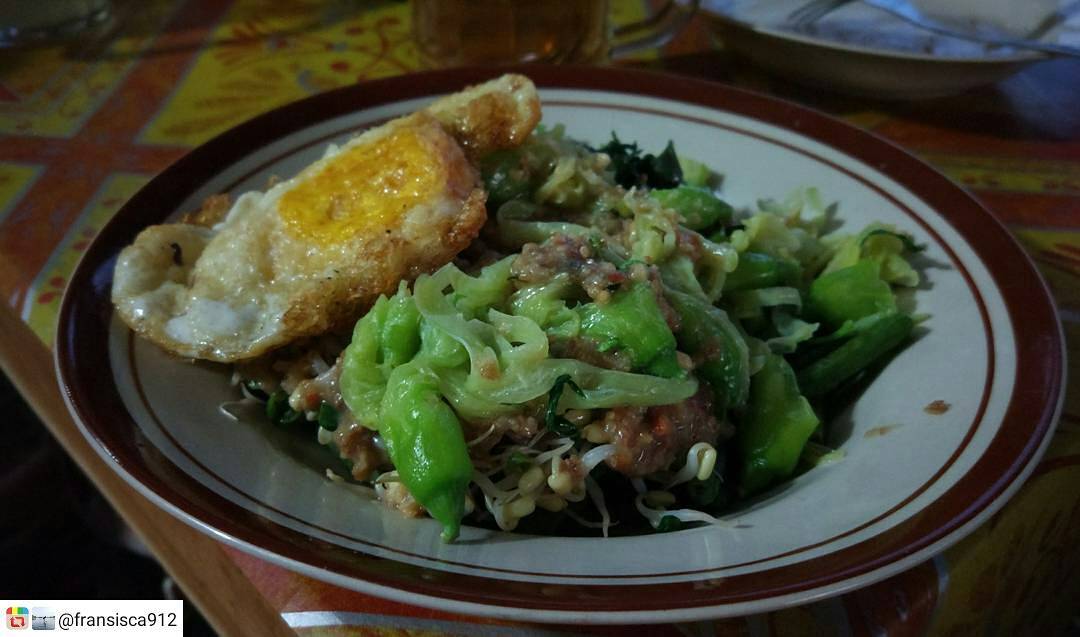 Pecel Kembang Turi Tugu Wisata