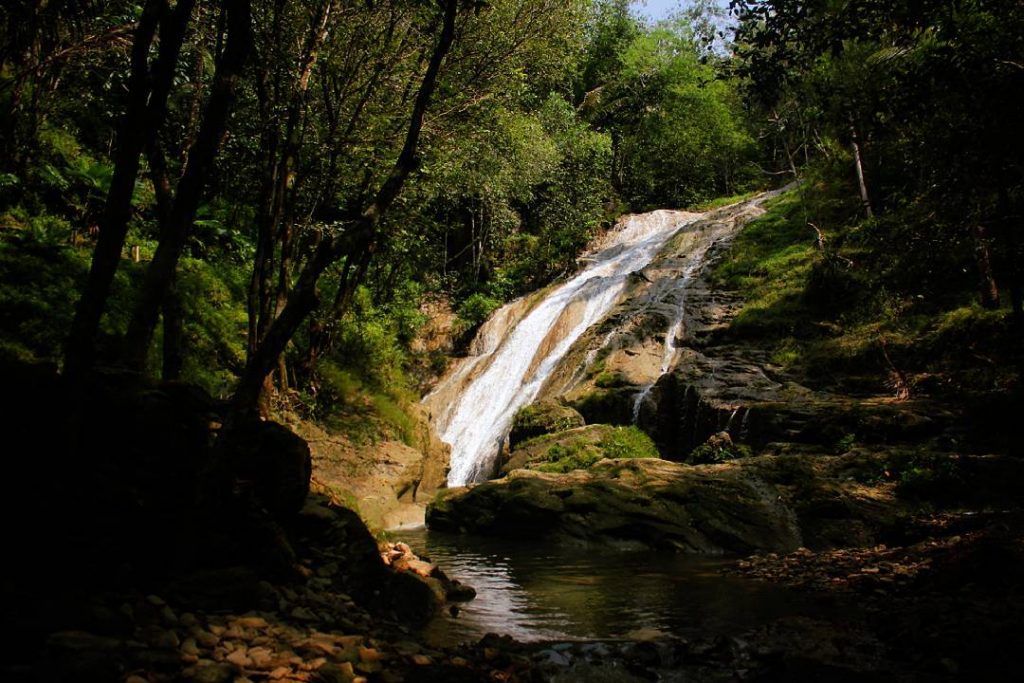 air terjun banyunibo bantul tugu wisata