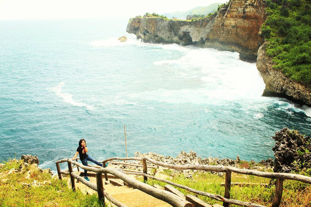 Pantai Njanganan atau Pantai Jugala Tugu Wisata