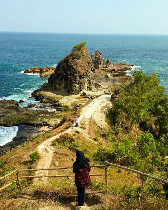 pantai watu lumbung gunungkidul