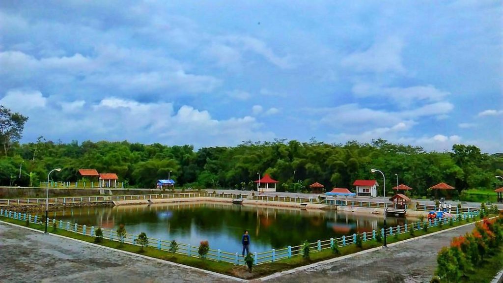 Embung Tegaltirto Tugu Wisata