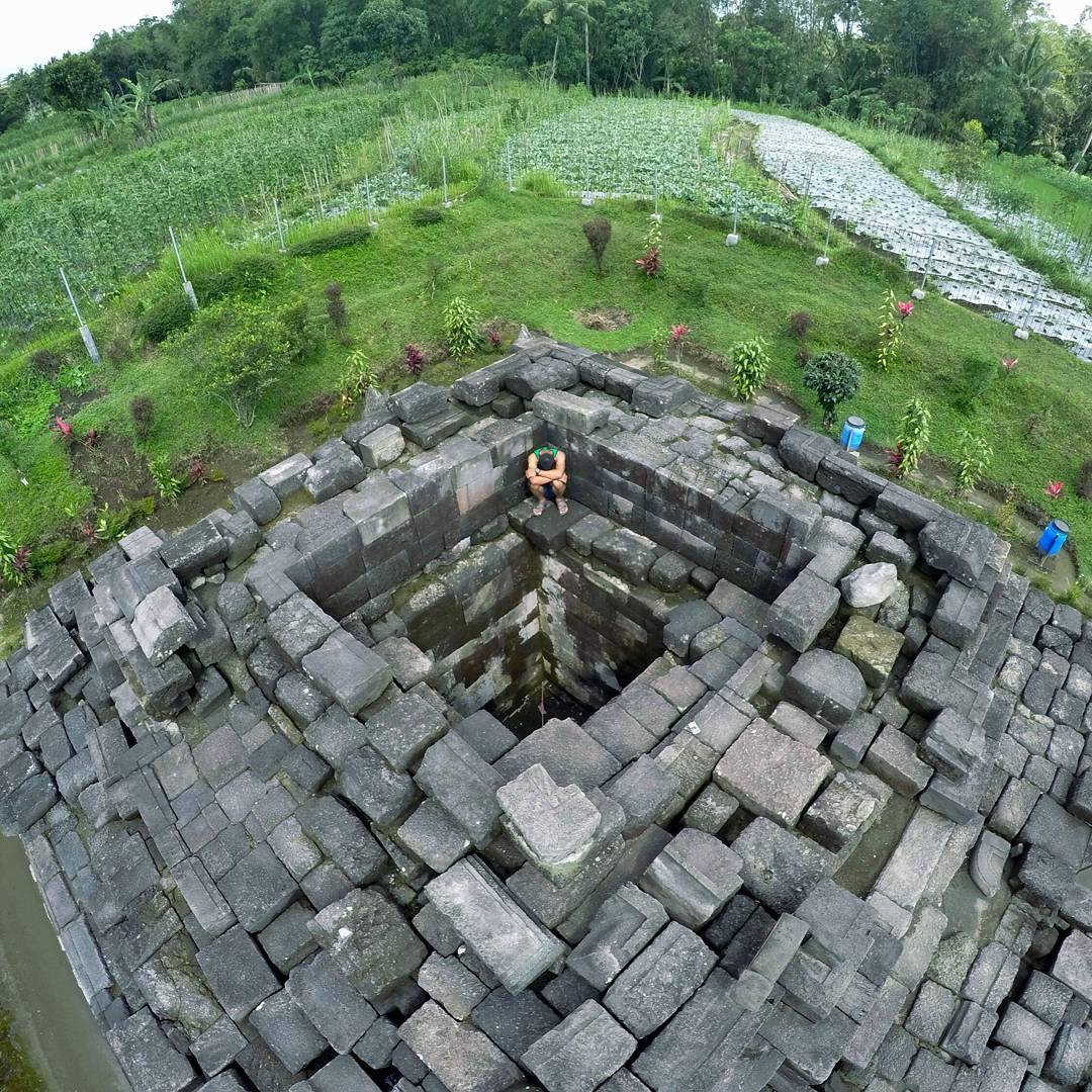 Candi Pendem: Satu Dari Trilogi Candi di Muntilan Dengan Pemandangannya