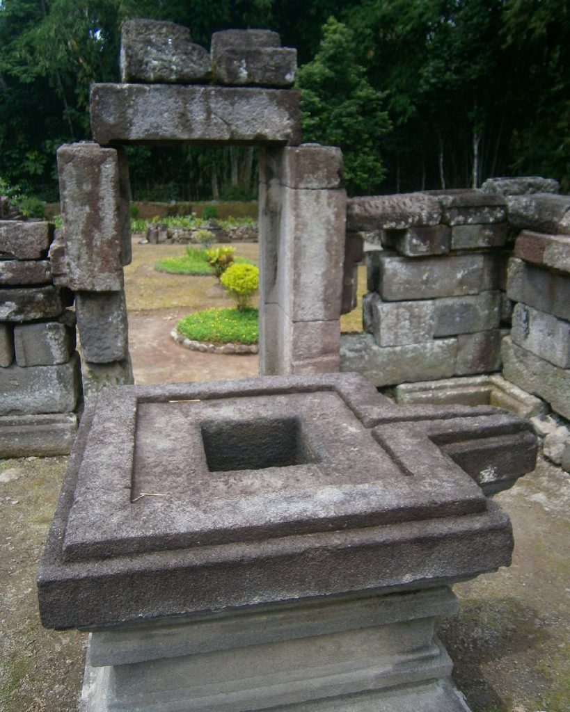 candi gunung wukir tugu wisata