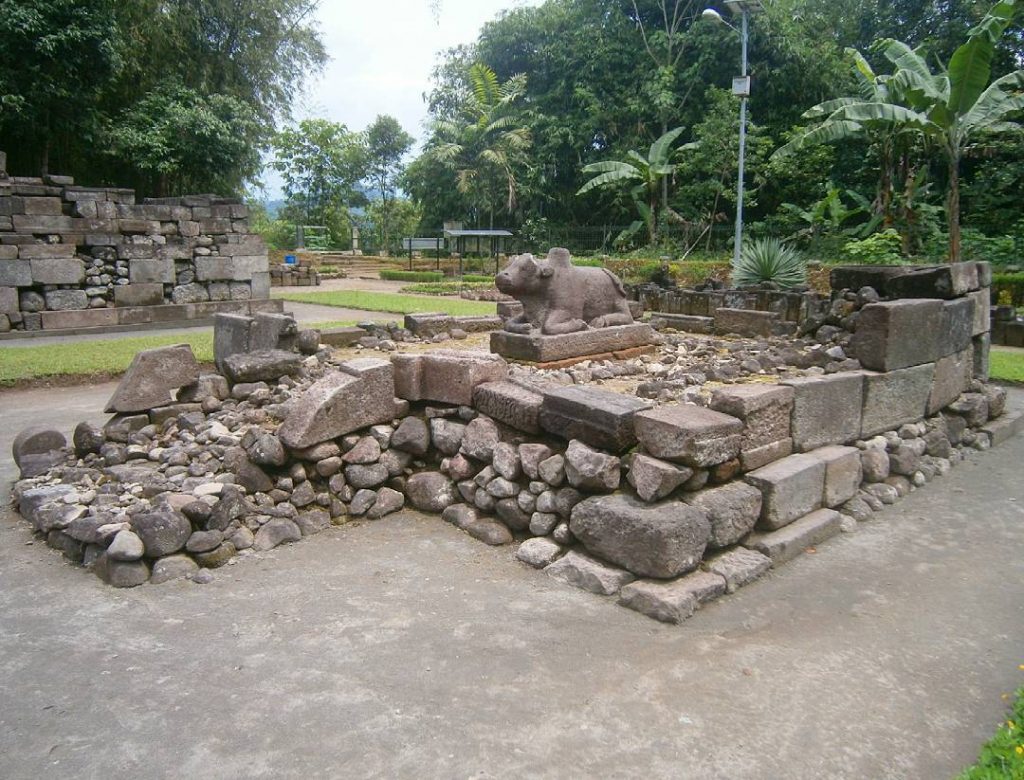 candi gunung wukir tugu wisata