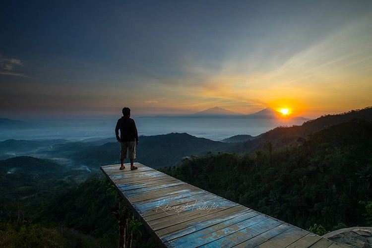 bukit ngisis tugu wisata