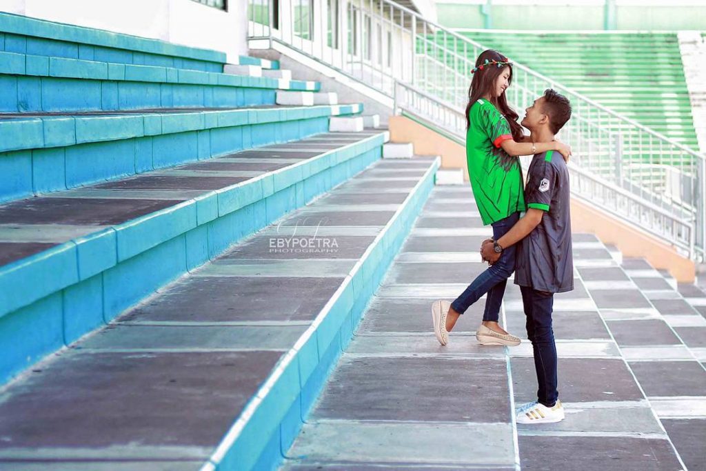 spot prewedding jogja outdoor stadion maguwoharjo