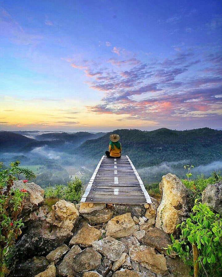 tebing watu mabur tugu wisata