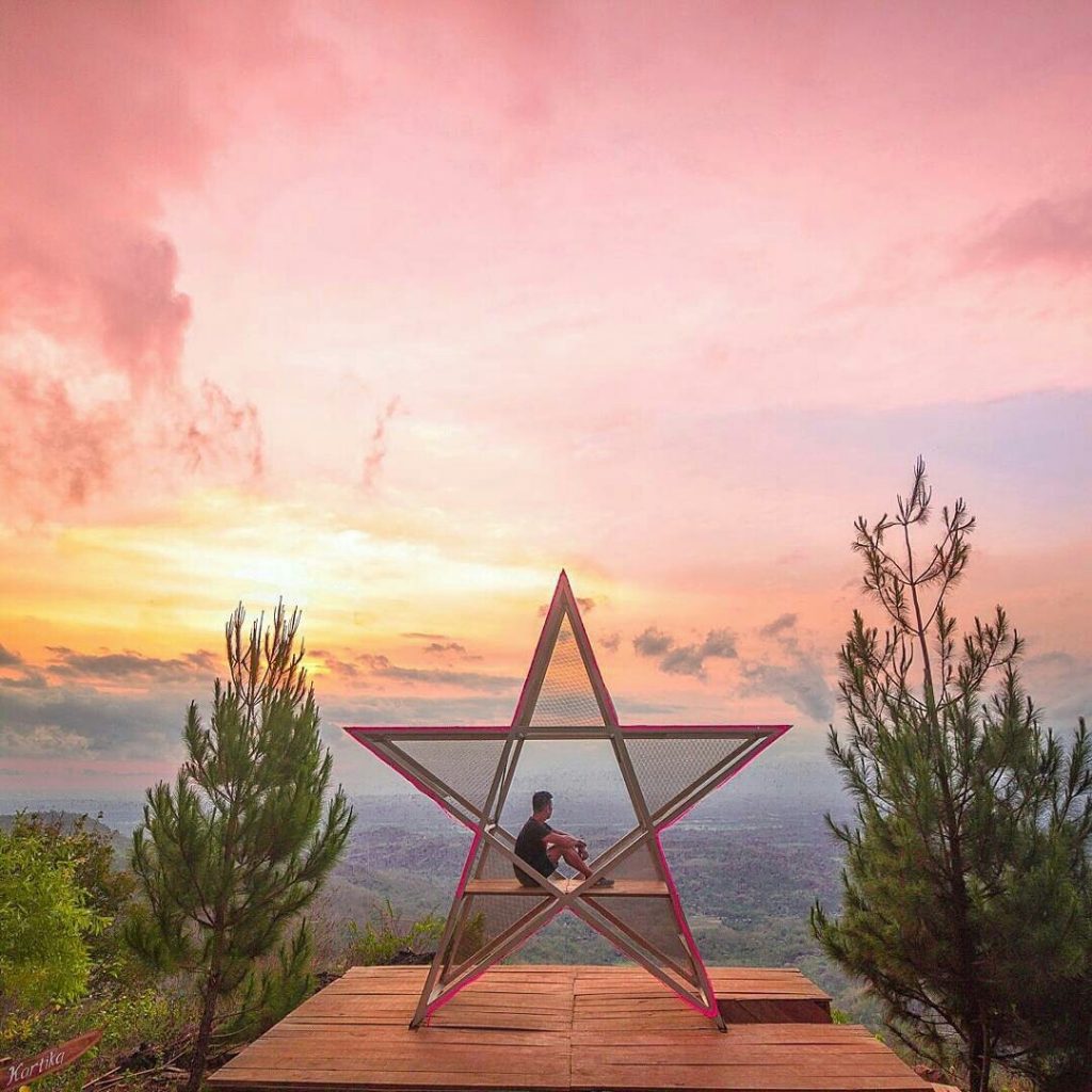 Bukit Lintang Sewu Tugu Wisata