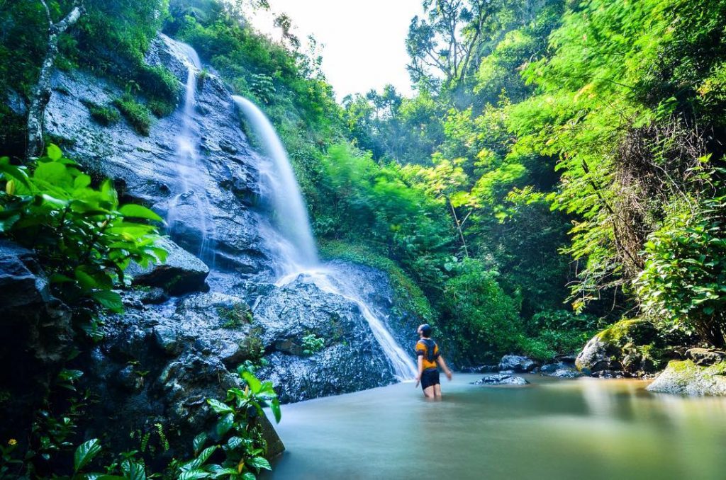 grojogan watu jonggol tugu wisata