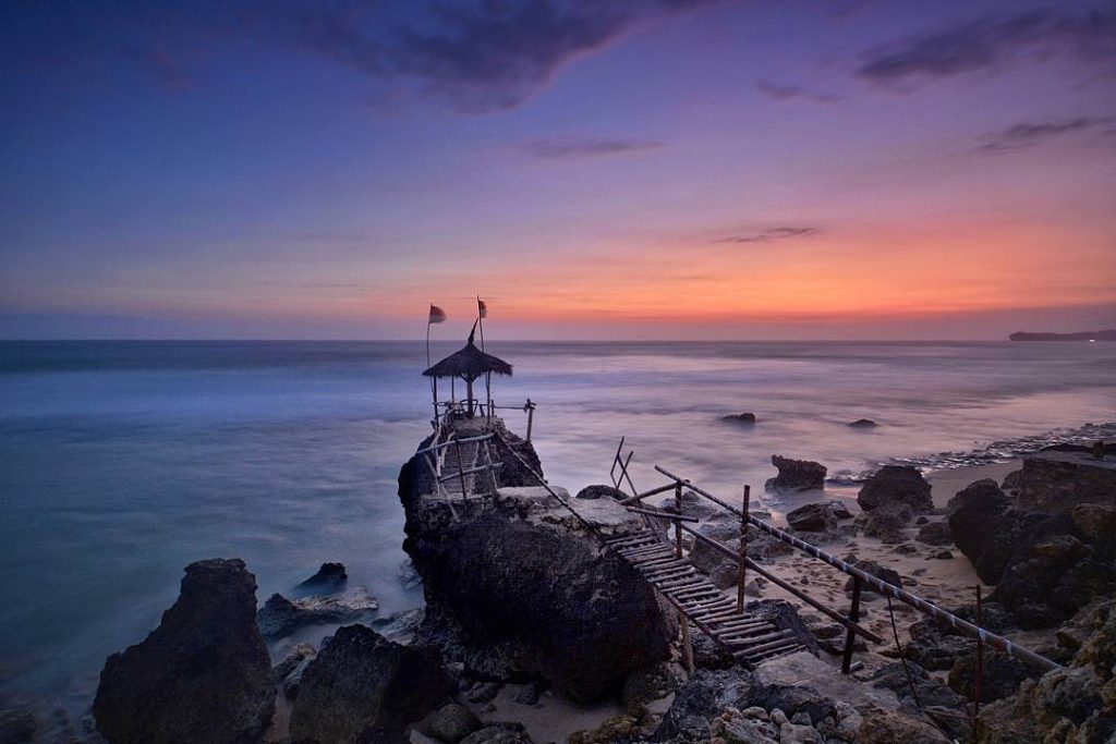 pantai watu lawang gunungkidul