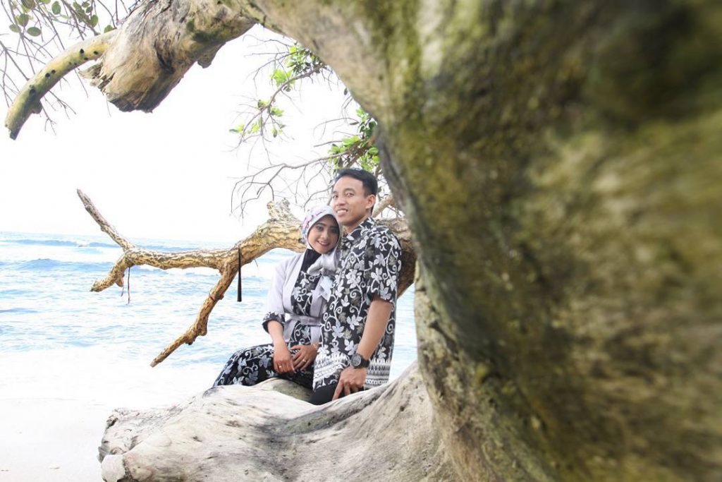 spot prewedding jogja di pantai wediombo