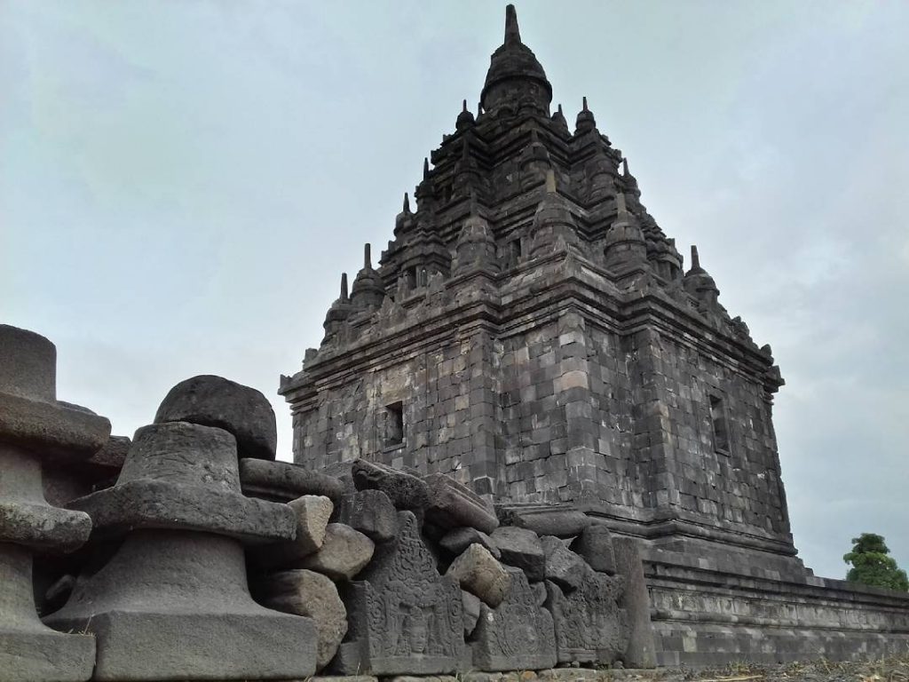 candi sojiwan tugu wisata