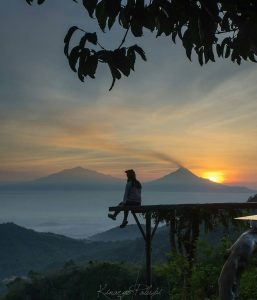 bukit ngisis tugu wisata
