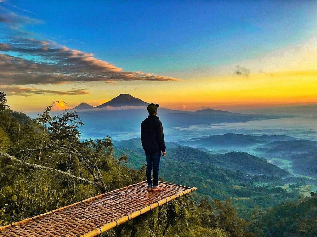 bukit ngisis tugu wisata