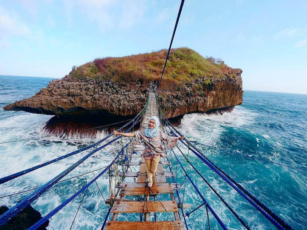 pantai sinden tugu wisata