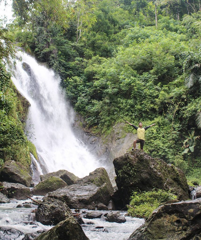 curug cibiru tugu wisata