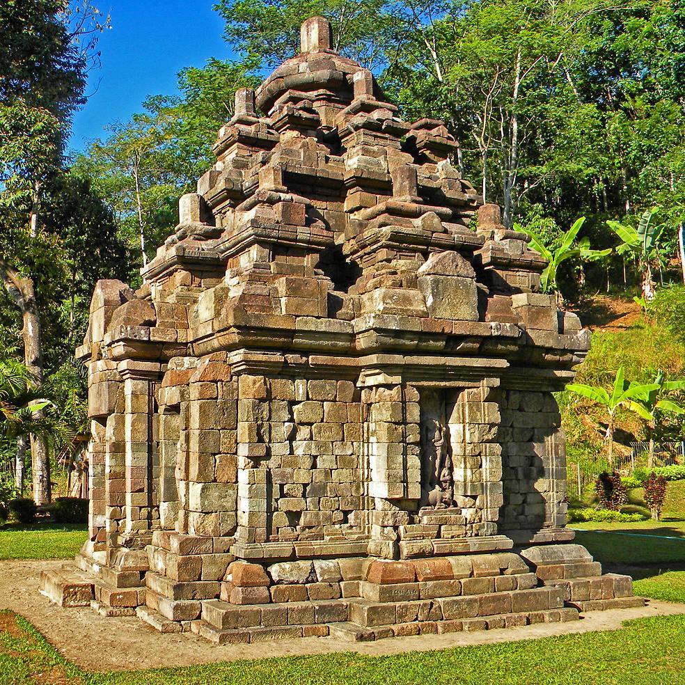 candi selogriyo tugu wisata