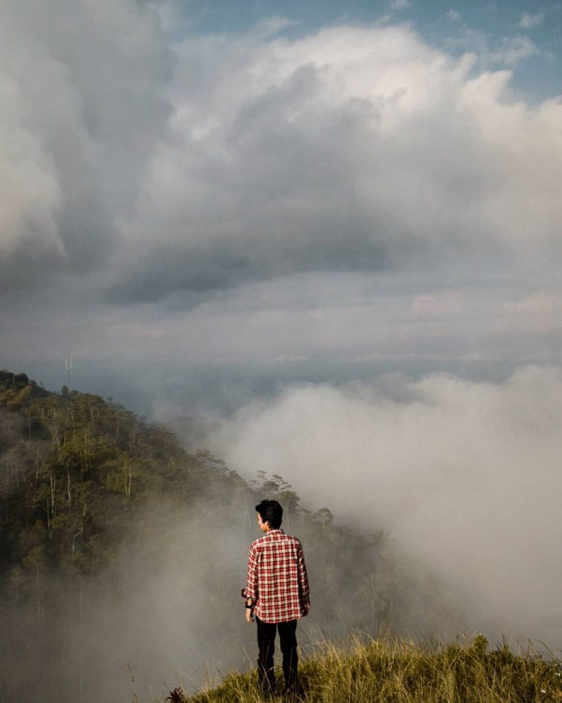 puncak suroloyo tugu wisata