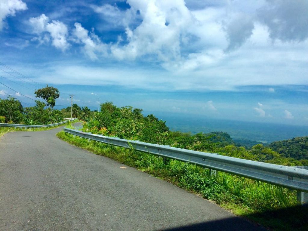 tompak view tugu wisata