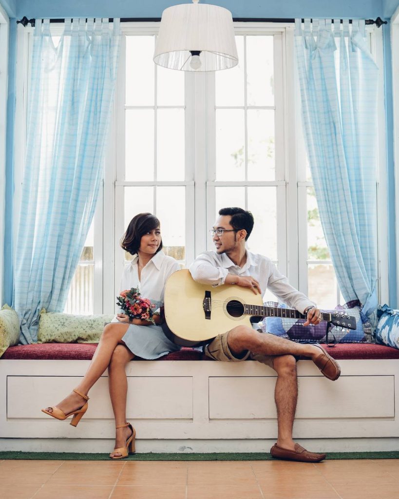 spot prewedding jogja indoor rumah paris