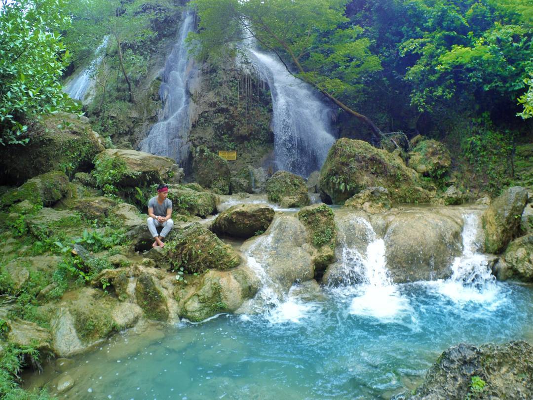 INI DIA AIR  TERJUN  DI GUNUNGKIDUL YANG BEKEN BANGET 