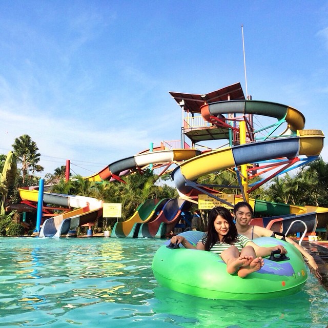 Grand Puri Waterpark Tugu Wisata