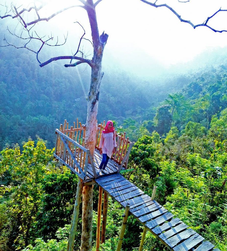 watu tekek tugu wisata