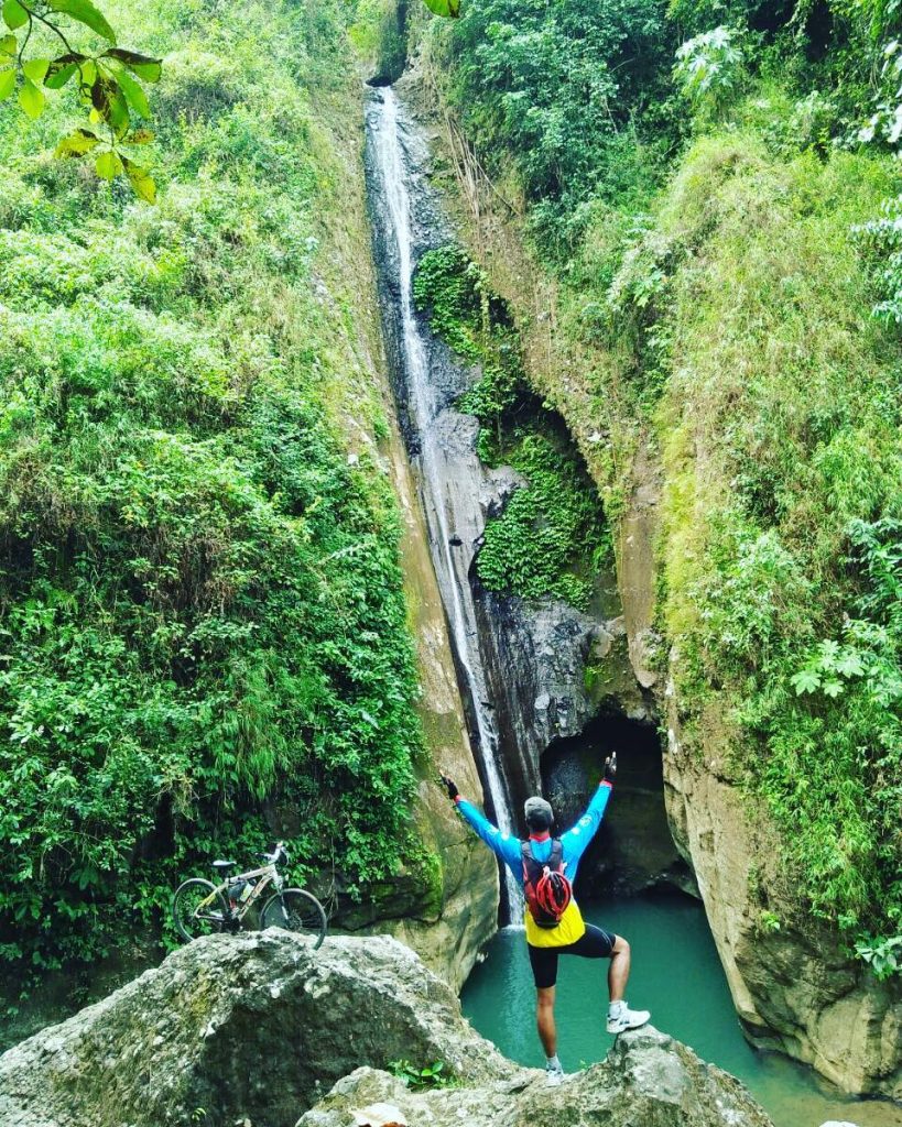 curug siluwok tugu wisata