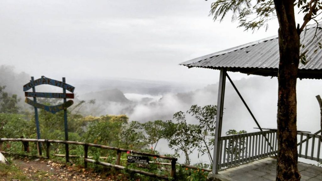 tompak view tugu wisata