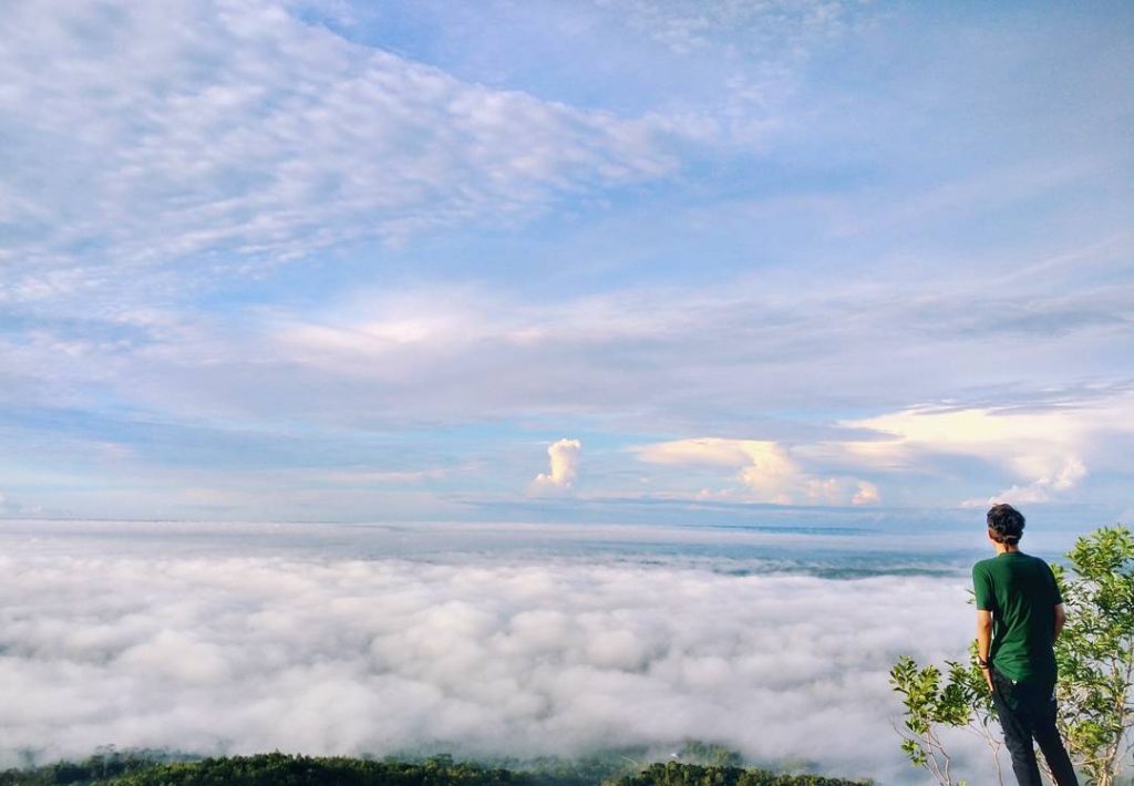 gunung gentong tugu wisata