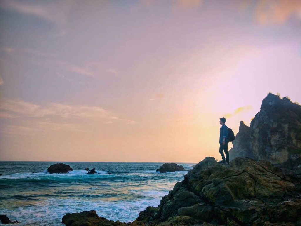 pantai watu lumbung gunungkidul