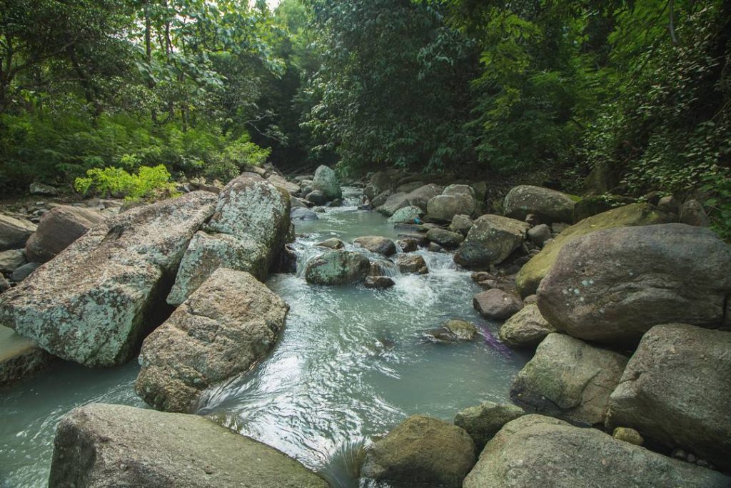 curug nglarangan tugu wisata