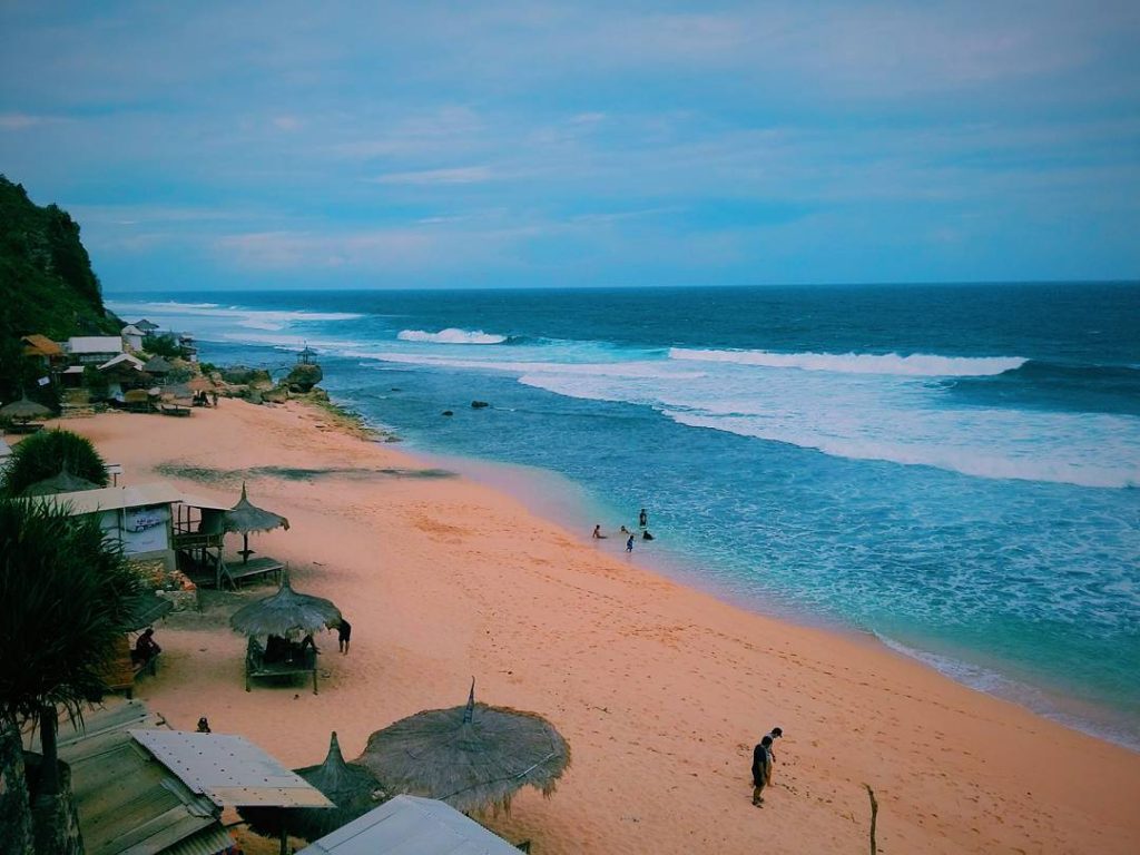 pantai watu lawang gunungkidul