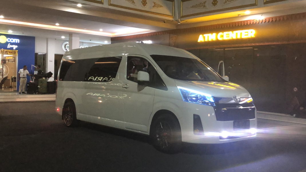 Sewa Hiace Premio Jakarta